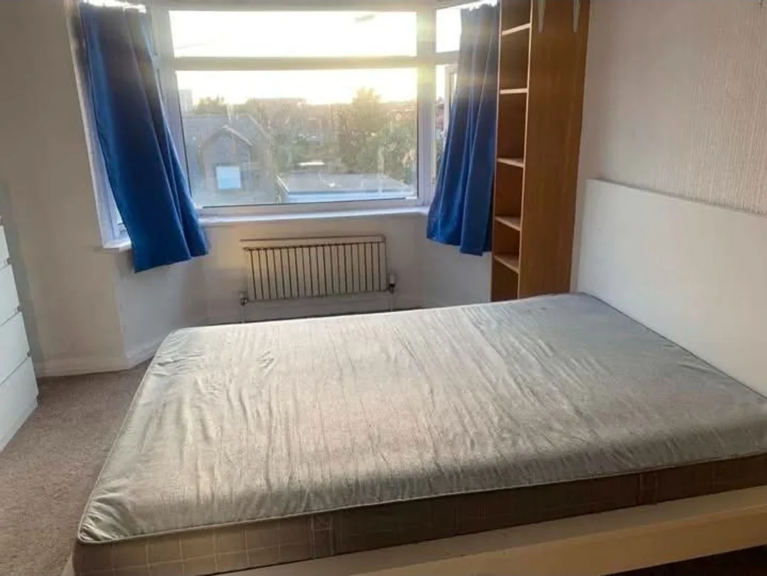 Room Bracewell Avenue in Greater London