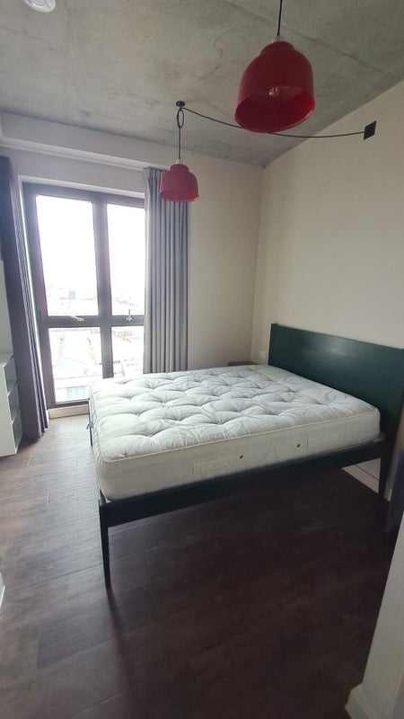 Room Lakeside Way in Greater London