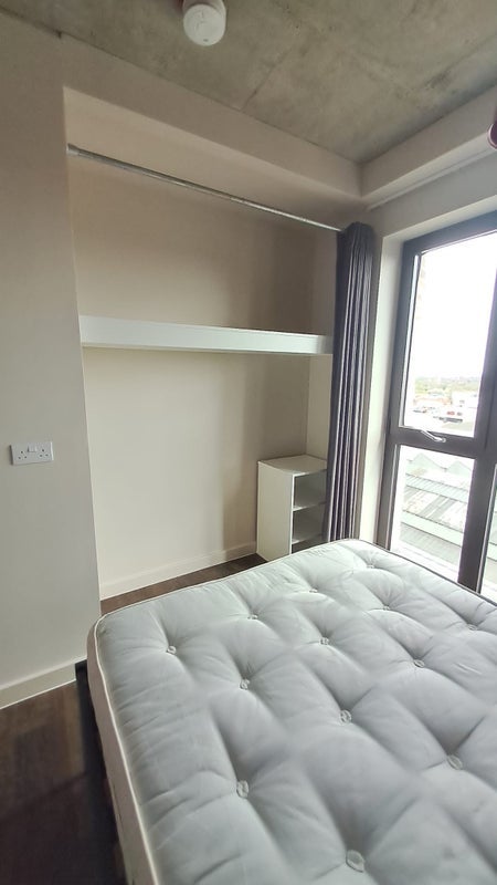 Room Lakeside Way in Greater London