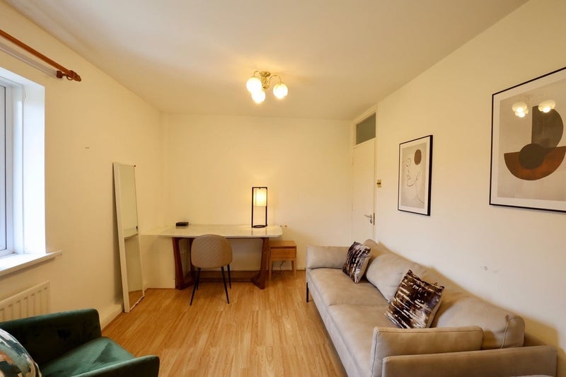 Room Belfry Close in Greater London