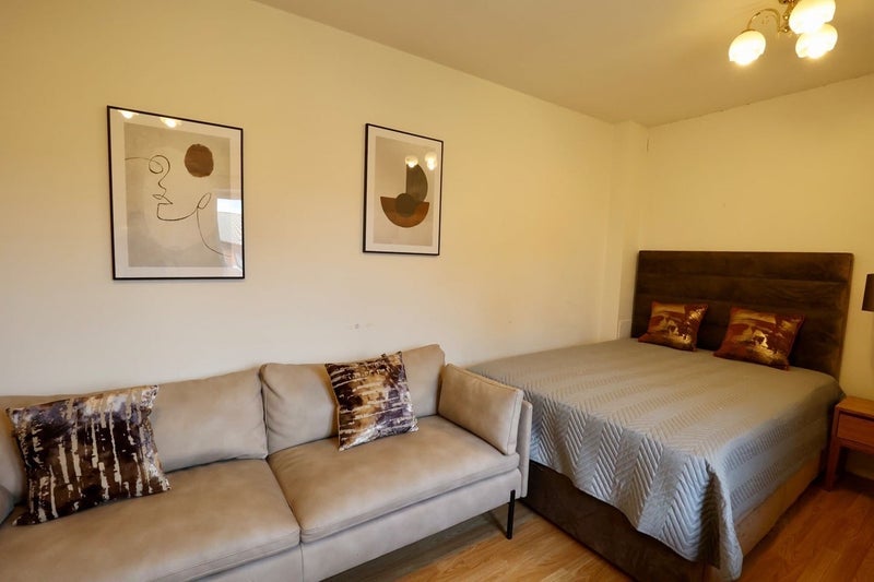 Room Belfry Close in Greater London