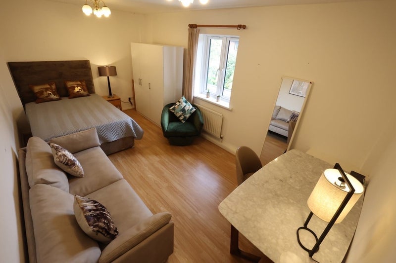 Room Belfry Close in Greater London