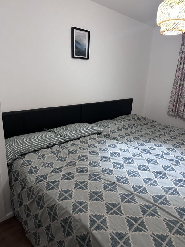 Room Knighton Close in Crawley