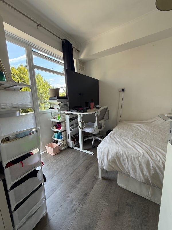 Room Malvern Way in Greater London