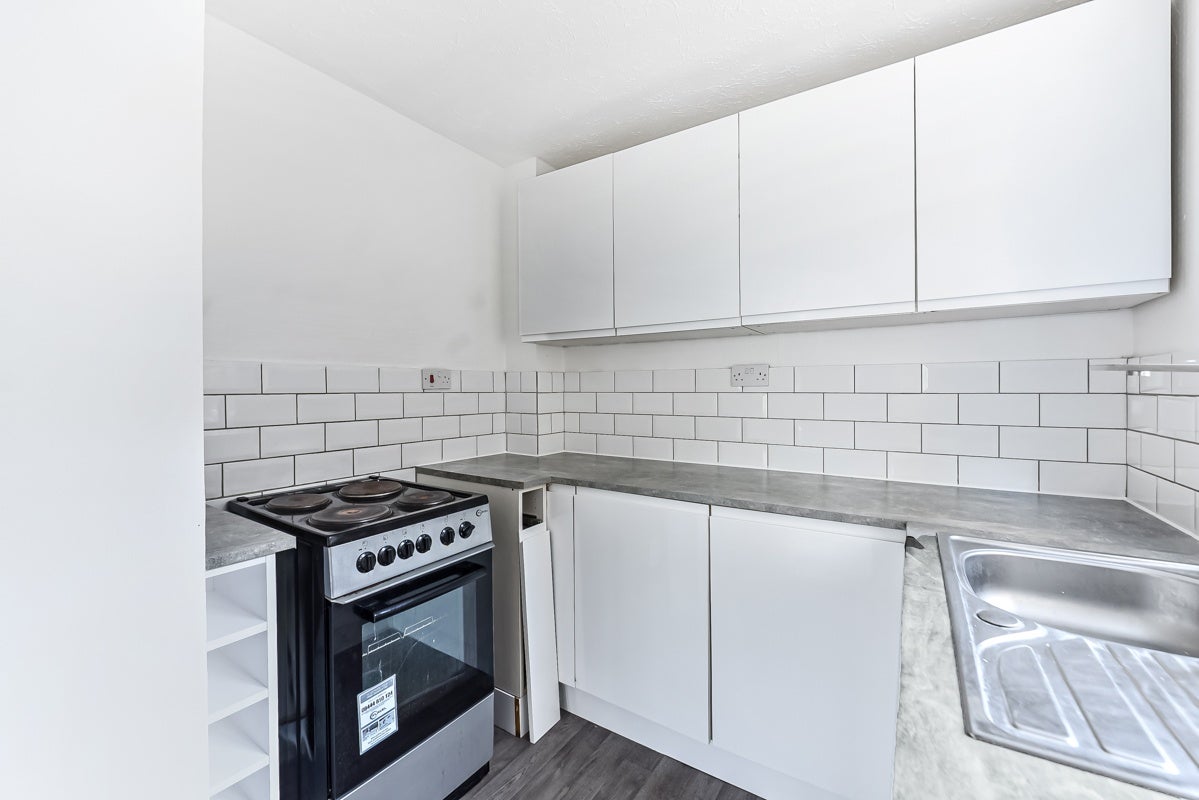 Flat Cook Square in Greater London