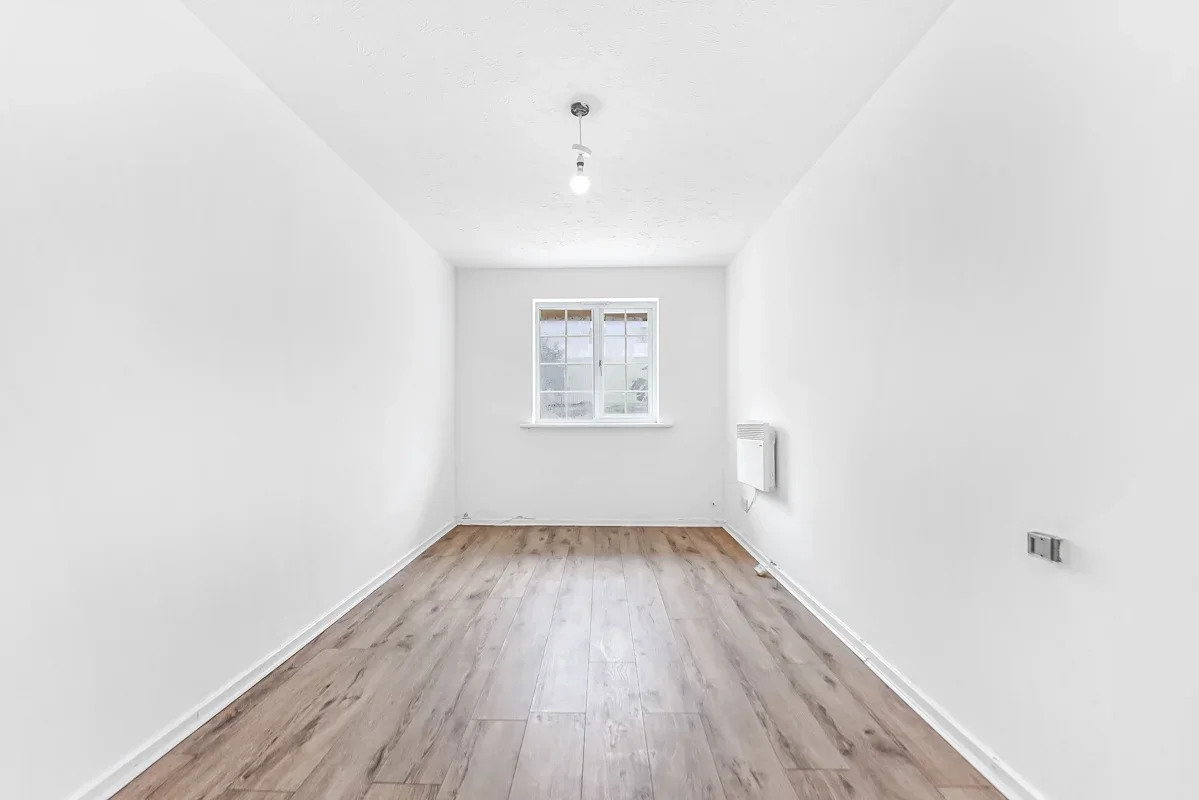 Flat Cook Square in Greater London