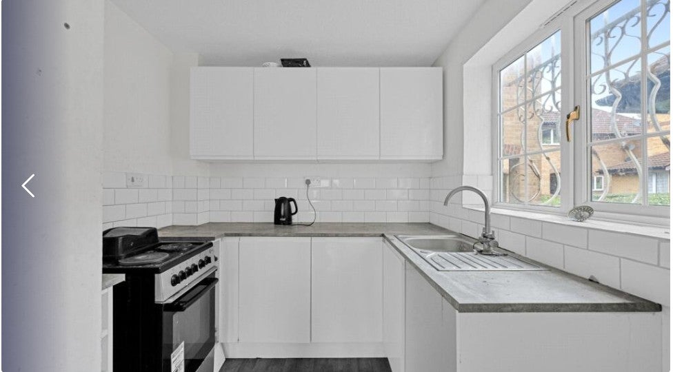 Flat Cook Square in Greater London