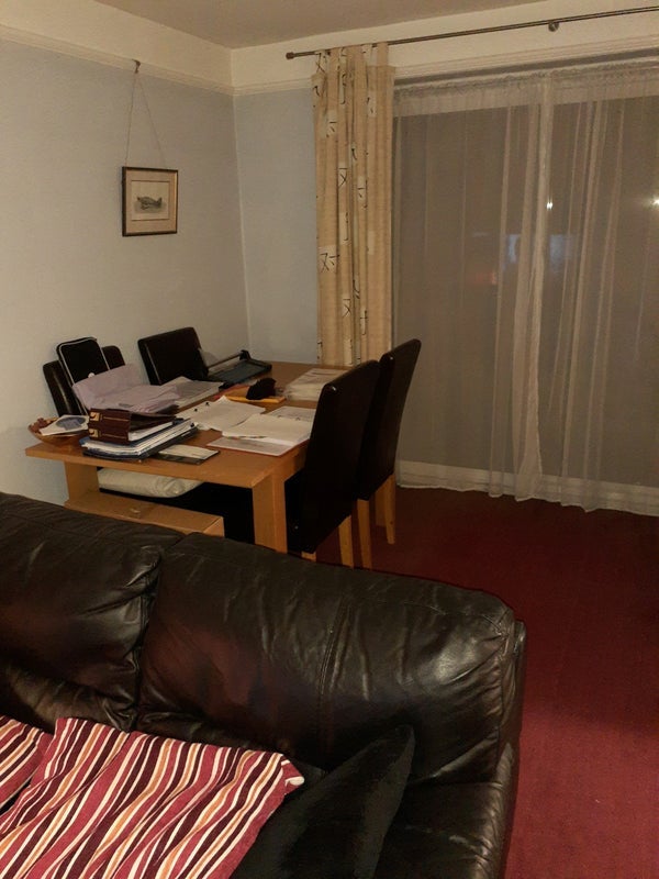 Room Barrington Road in Crawley