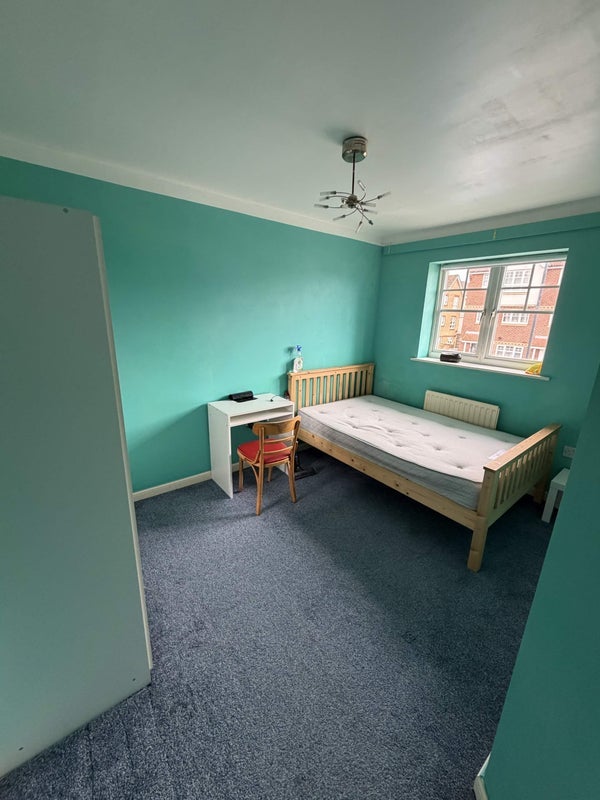 Room Greenhaven Drive in Greater London