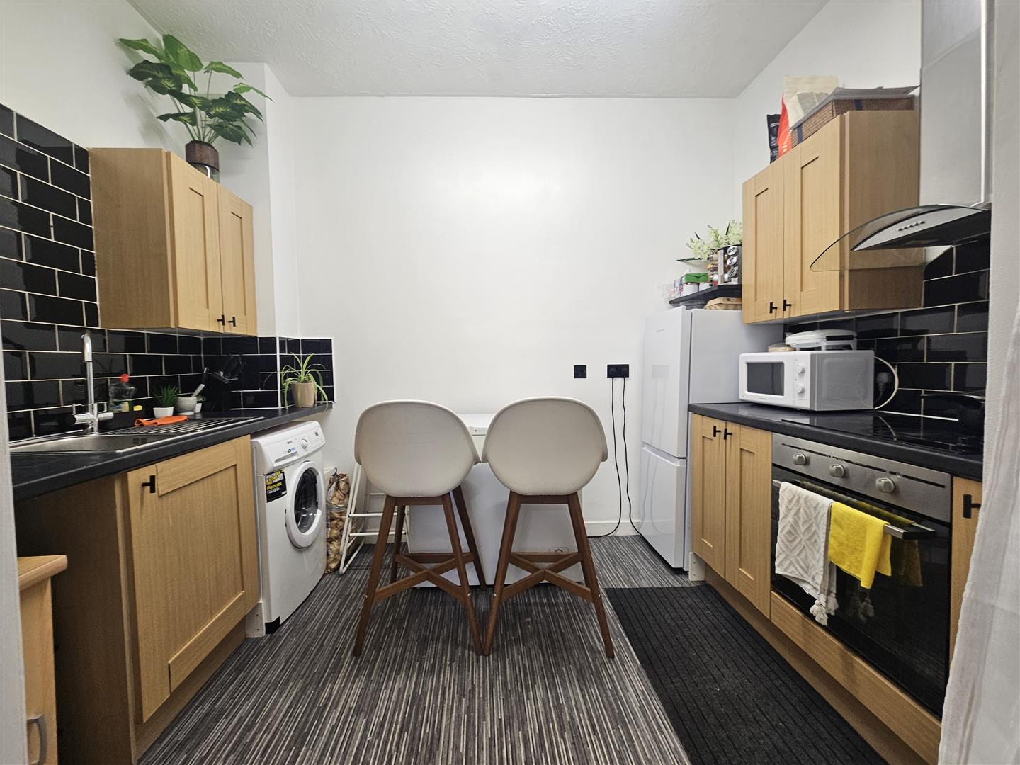 Flat Birchett Road in Rushmoor