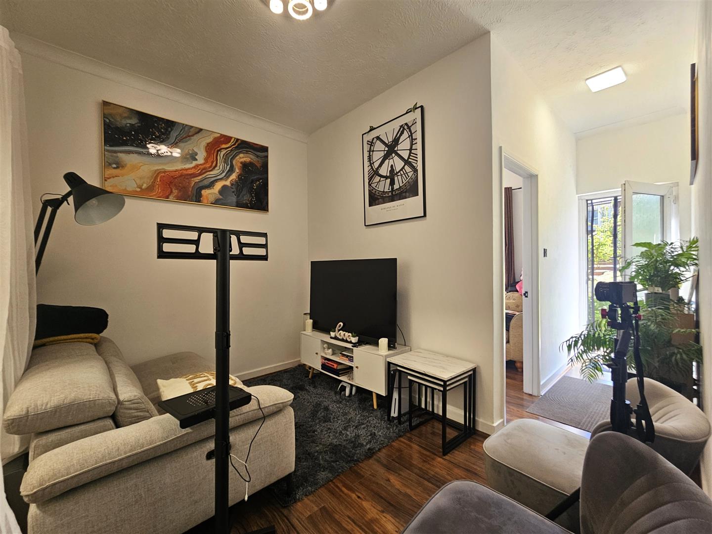 Flat Birchett Road in Rushmoor