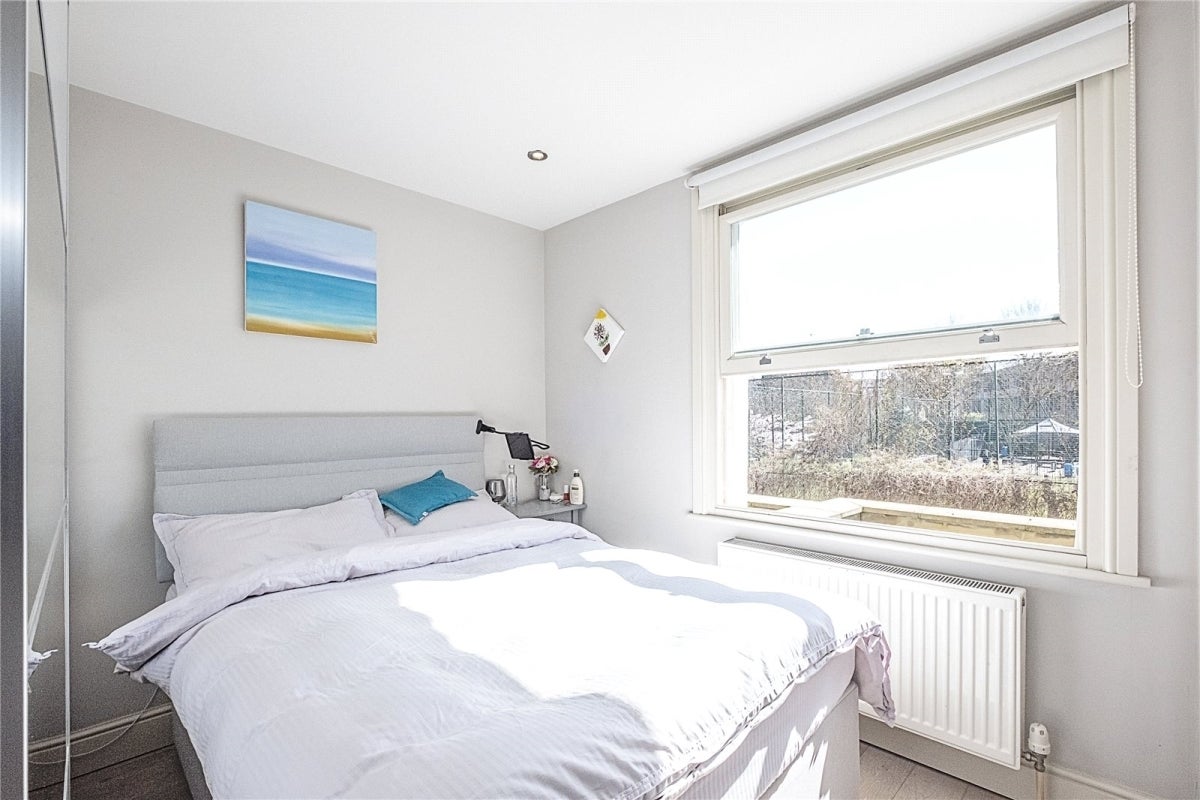 Flat Elgin Avenue in City of Westminster