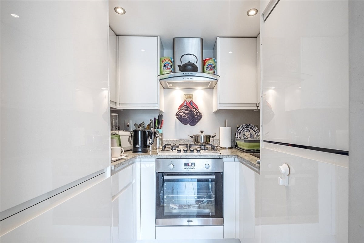 Flat Elgin Avenue in City of Westminster
