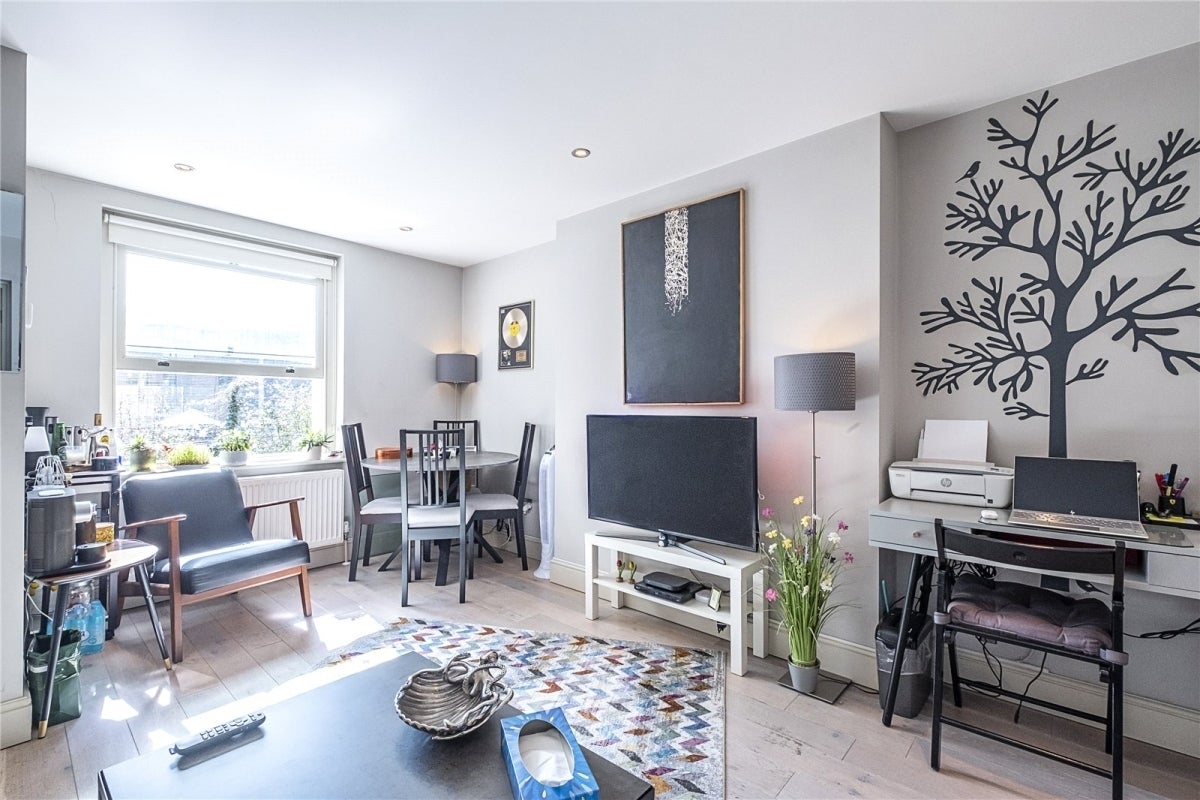 Flat Elgin Avenue in City of Westminster