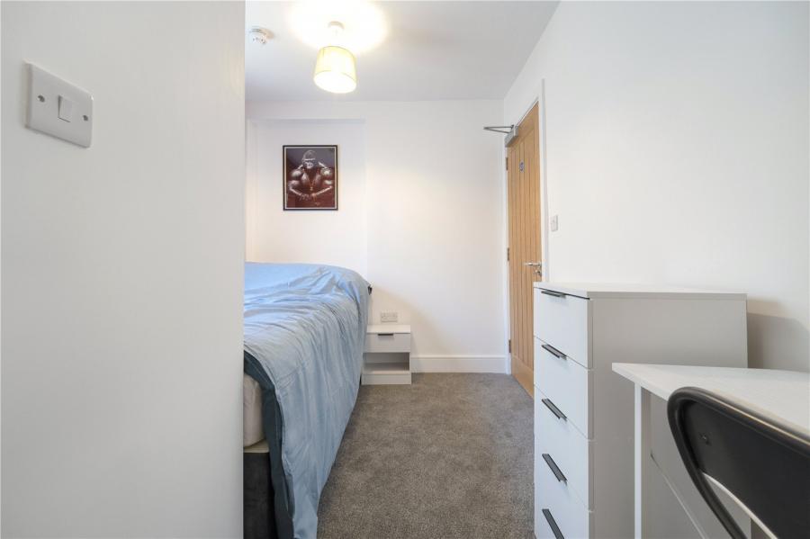 Room Royal Oak Road in Woking