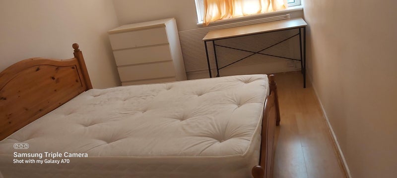 Flat Bibury Close in Greater London