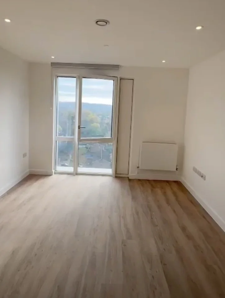 Flat Addiscombe Grove in Greater London