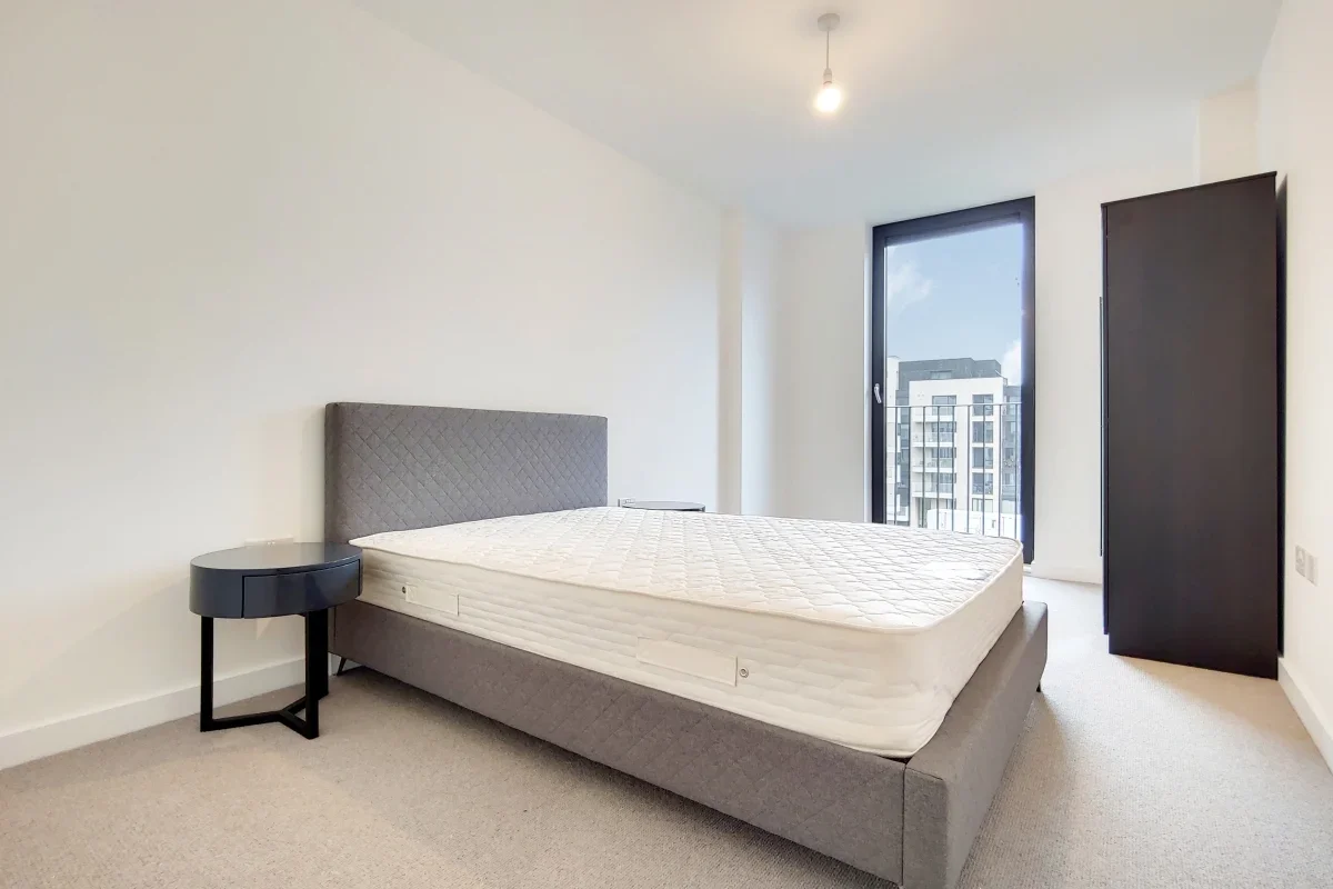 Flat Forrester Way in Greater London