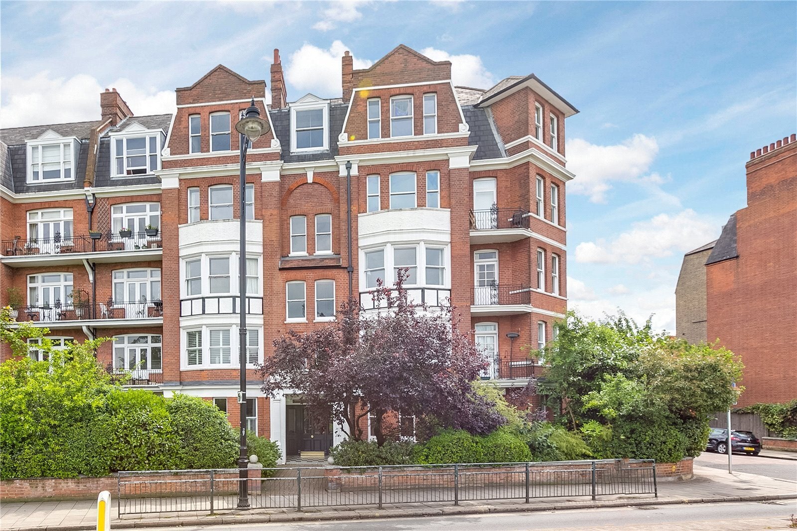 Flat Castelnau in Greater London