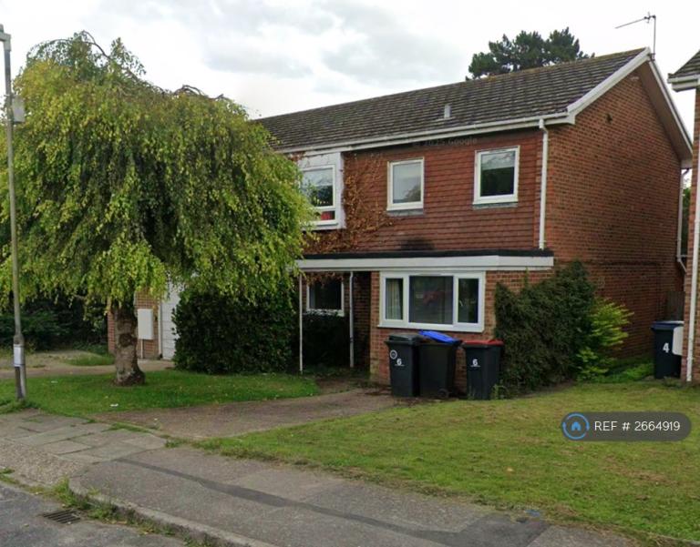 House Rushmead Close in Canterbury