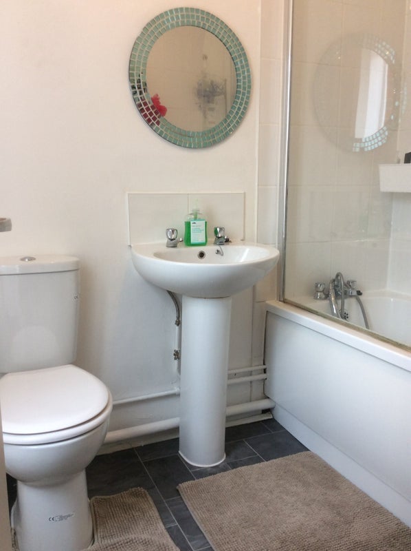 Room Buttmarsh Close in Greater London
