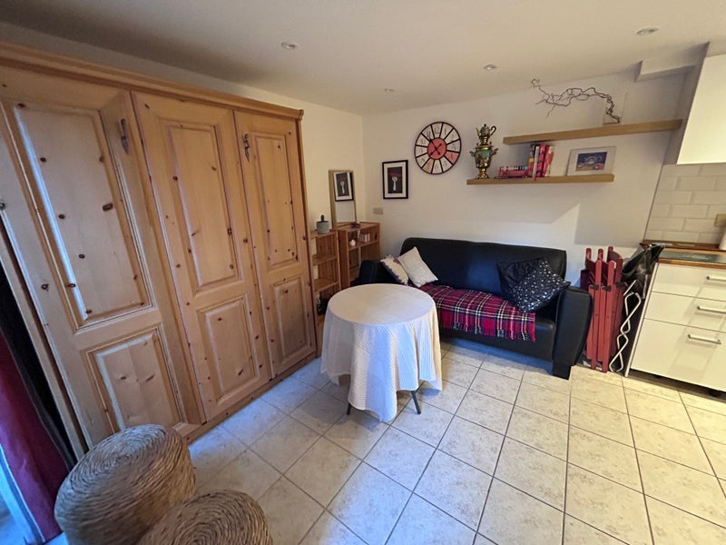 Room Lower Road in Greater London
