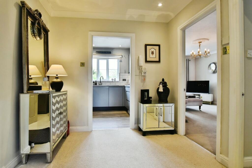 Flat Woodacres Court in Wilmslow