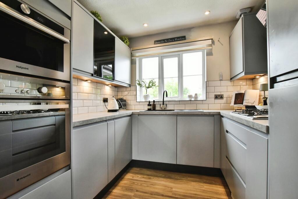 Flat Woodacres Court in Wilmslow