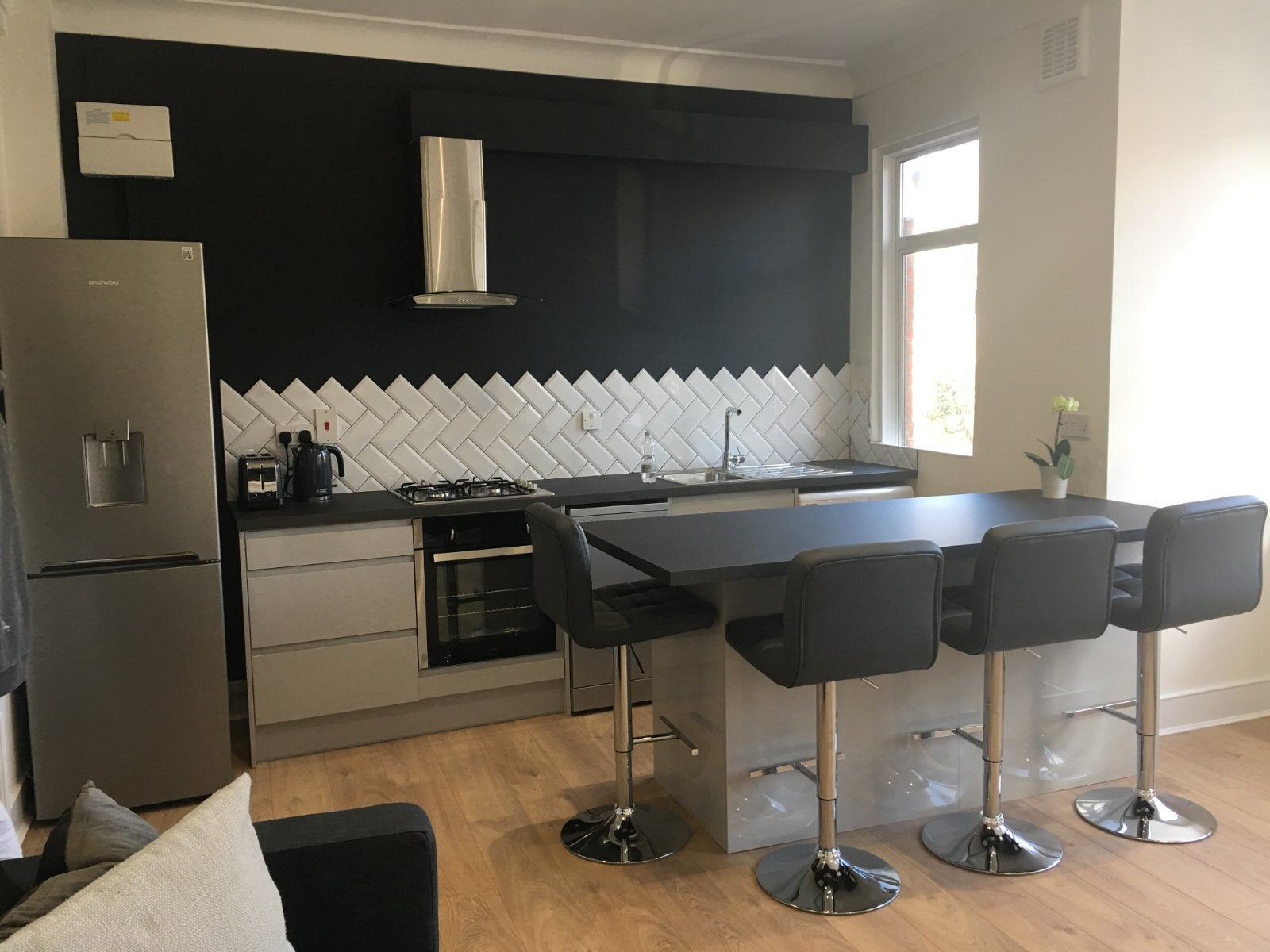 Flat Rosehill Road in Greater London