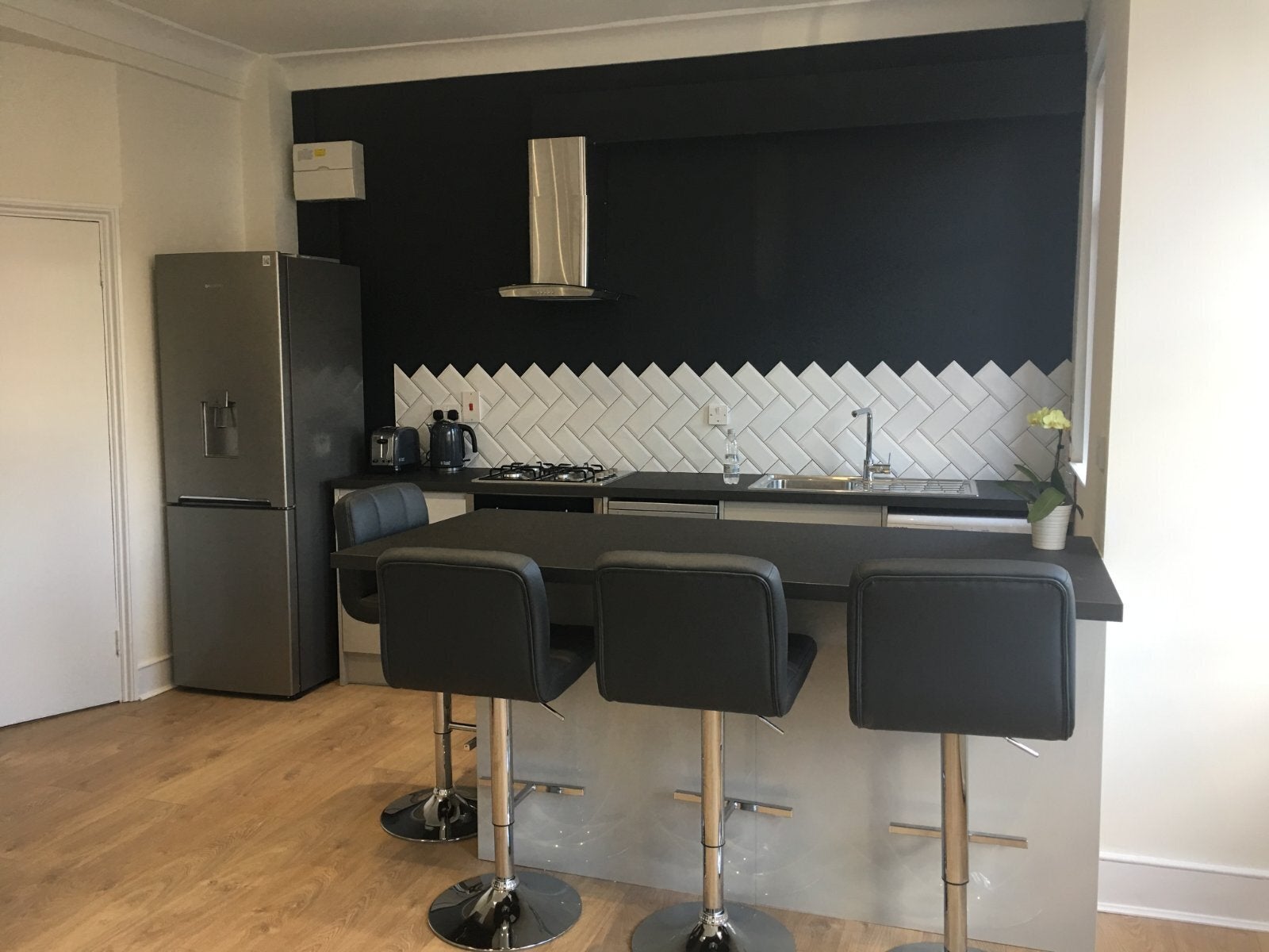 Flat Rosehill Road in Greater London