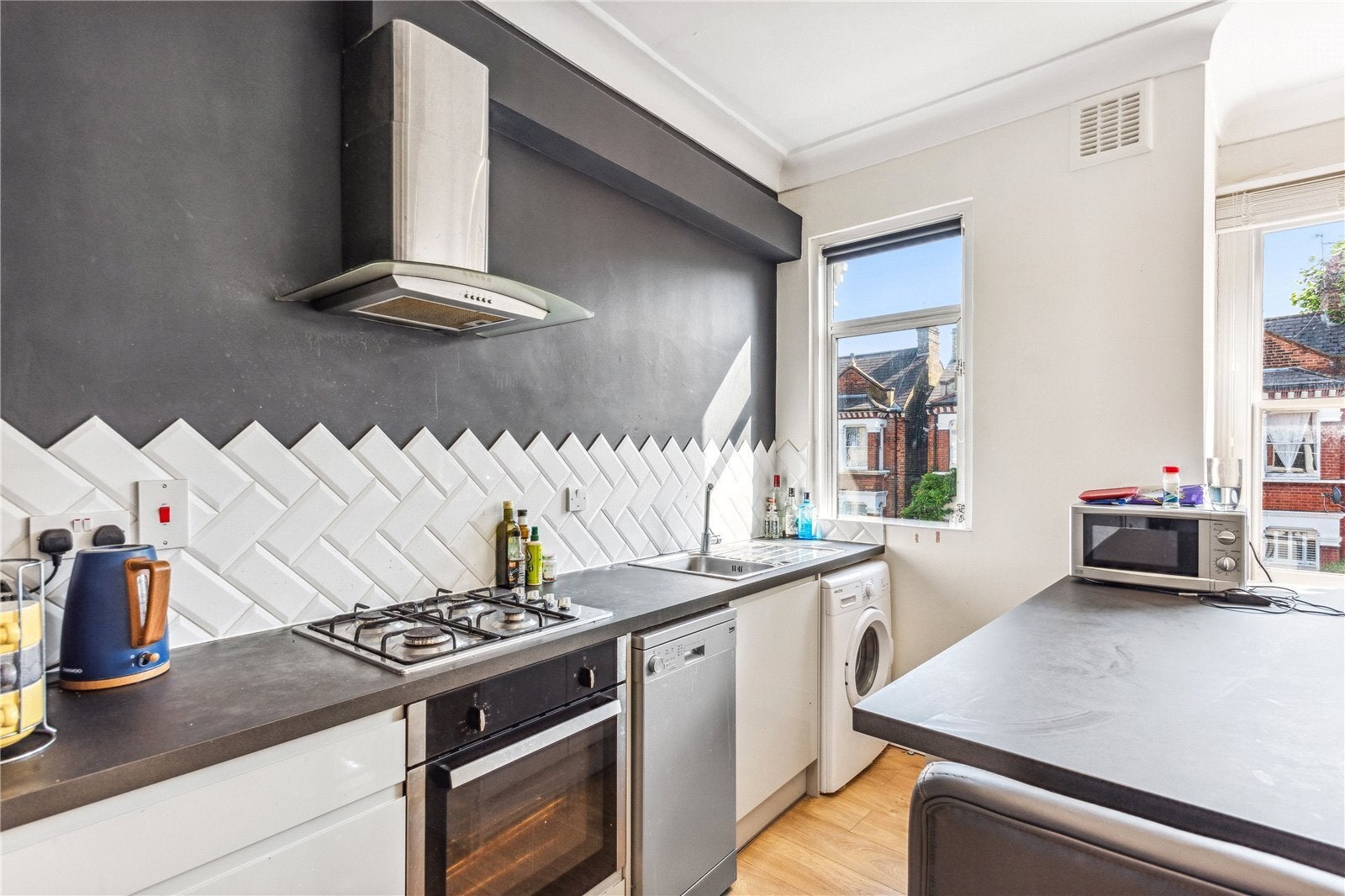 Flat Rosehill Road in Greater London