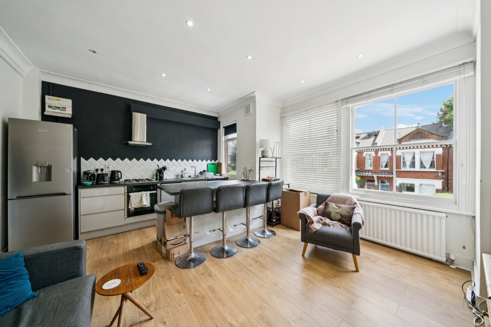Flat Rosehill Road in Greater London