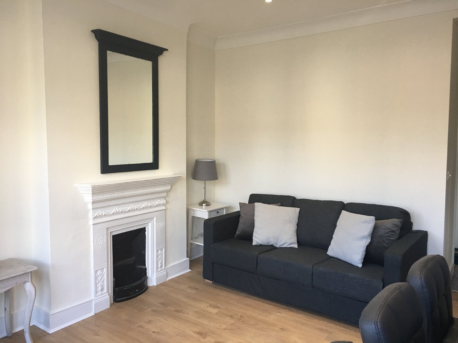 Flat Rosehill Road in Greater London
