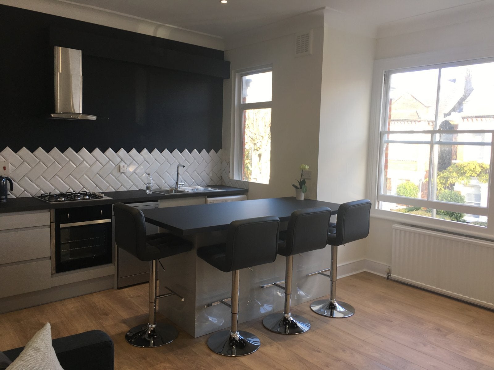 Flat Rosehill Road in Greater London