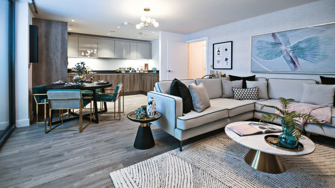 Flat Chiswick High Road in Greater London