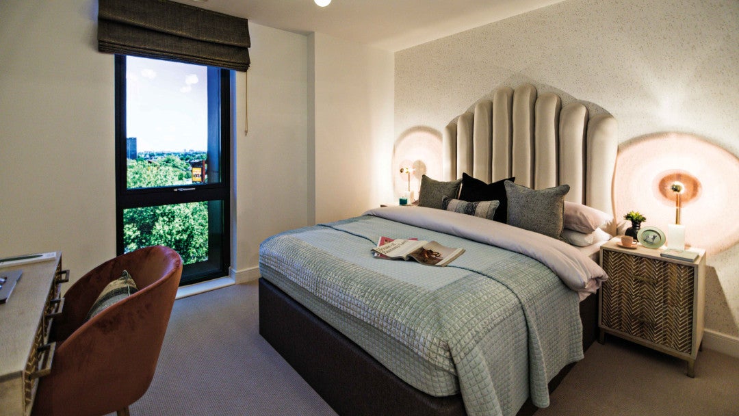 Flat Chiswick High Road in Greater London