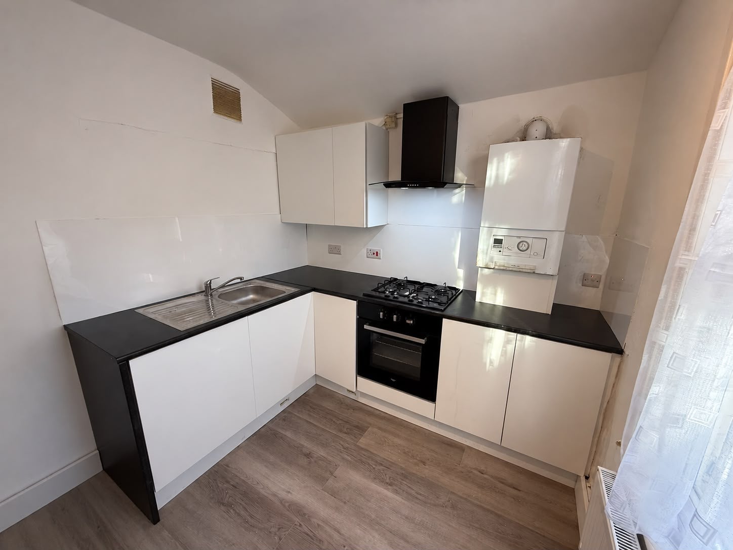 Flat Fanshawe Avenue in Greater London