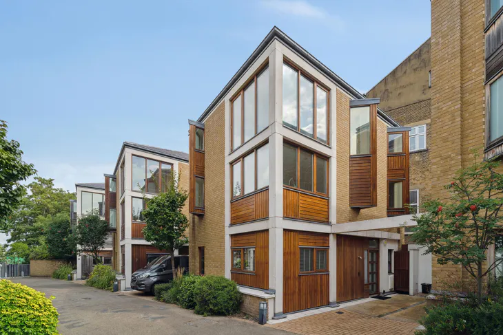 House Robinswood Mews in Greater London