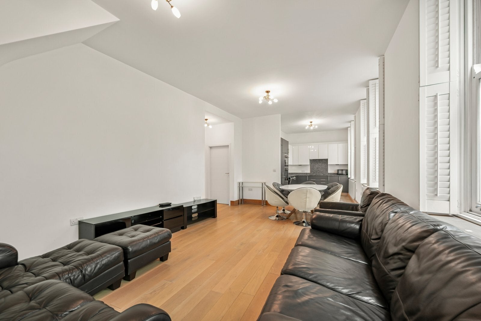 Flat Shaftesbury Avenue in Greater London