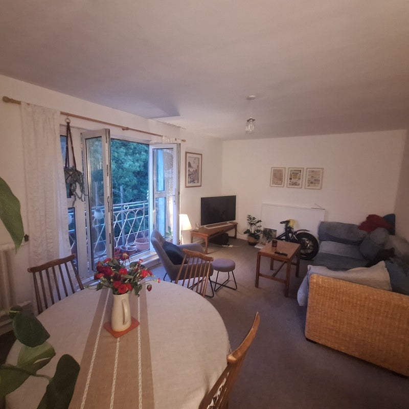 Flat Dacres Road in Greater London