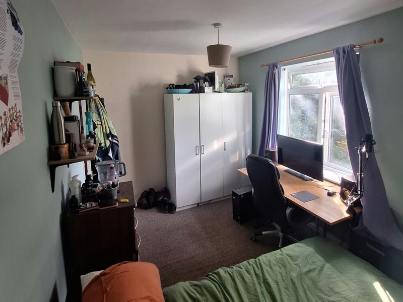 Flat Dacres Road in Greater London