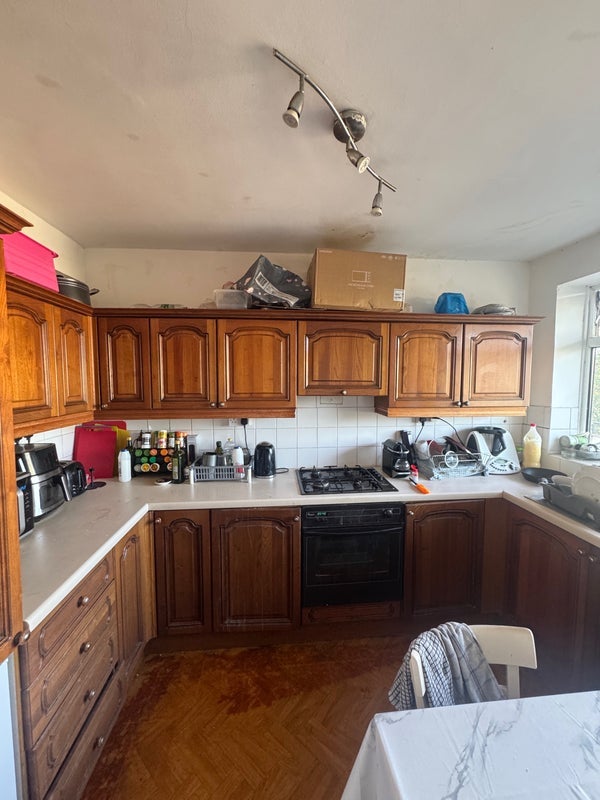 Room Grove Street in Greater London