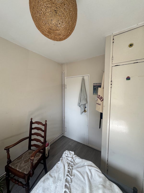 Room Grove Street in Greater London