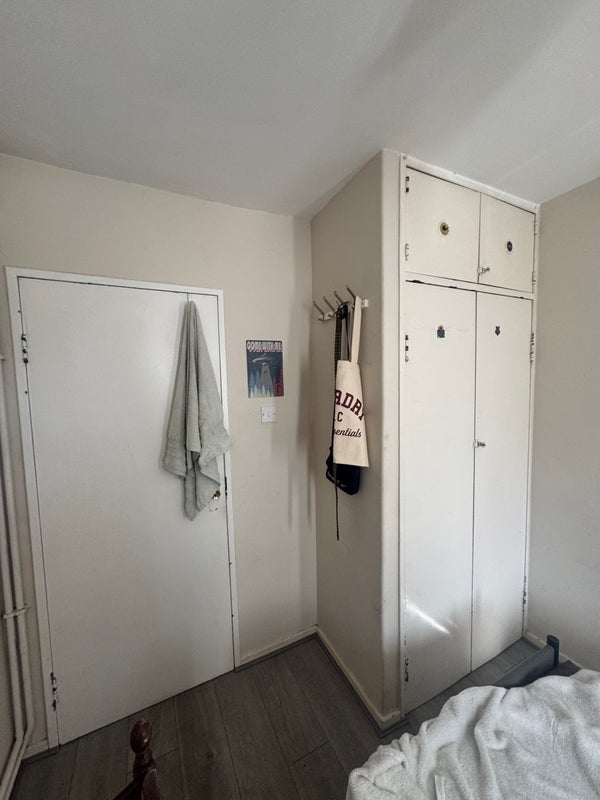 Room Grove Street in Greater London