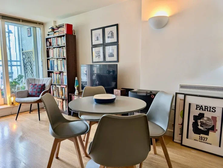 Flat Hales Street in Greater London