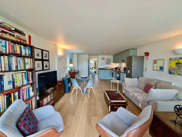 Flat Hales Street in Greater London