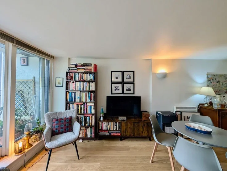Flat Hales Street in Greater London