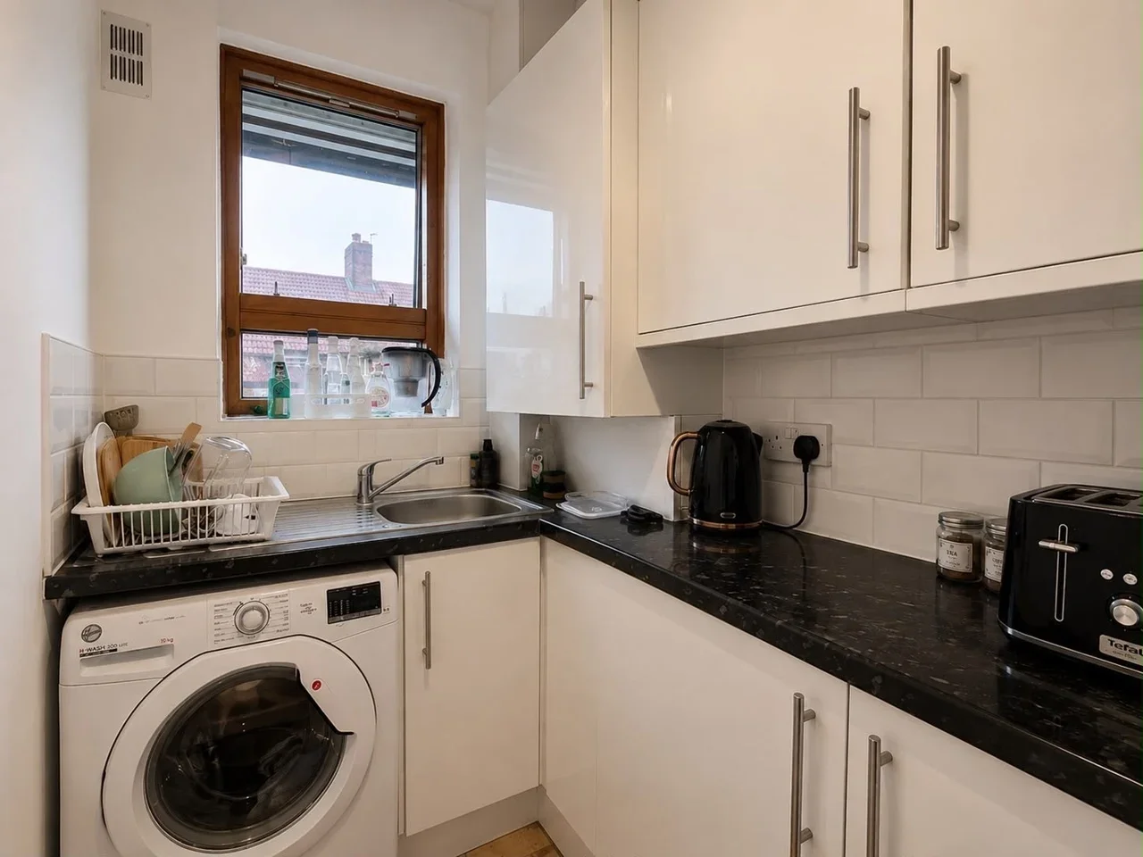 Room King and Queen Street in Greater London
