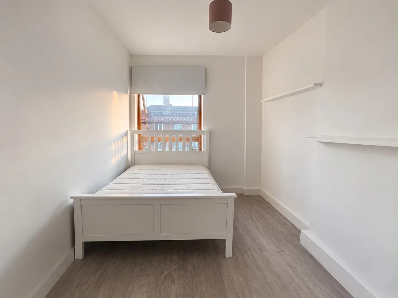 Room King and Queen Street in Greater London