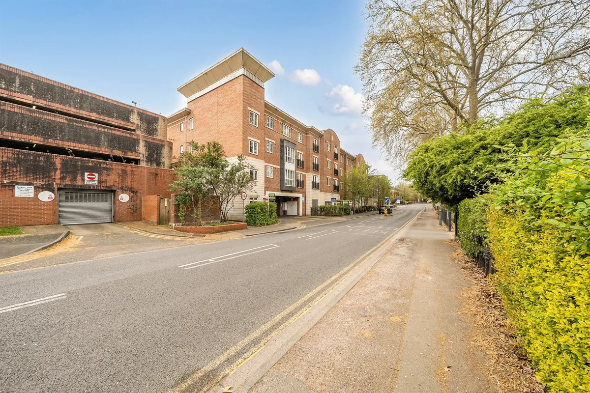 Room Grenfell Road in Maidenhead